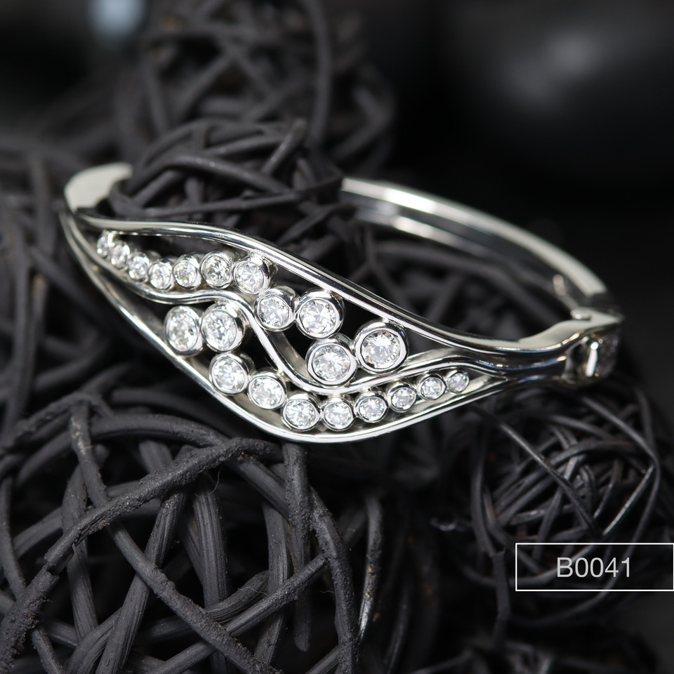 bespoke-jewellery-diamond-bangle