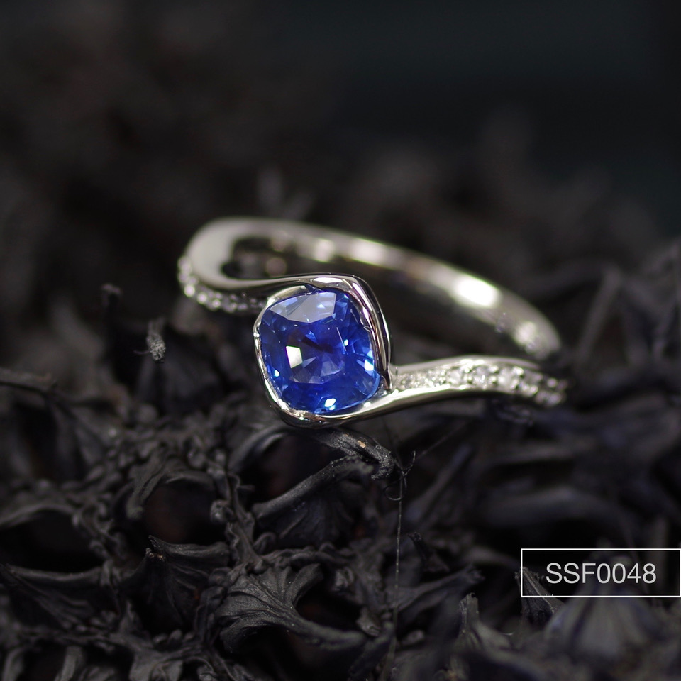 bespoke-jewellery-engagement-sapphire